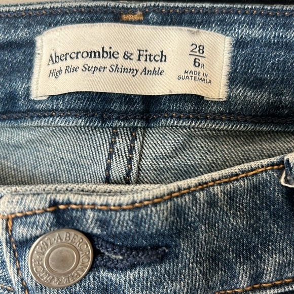 Abercrombie and Fitch Button Fly Skinny Jean - Size 6 R / 28 - Picture 4 of 5